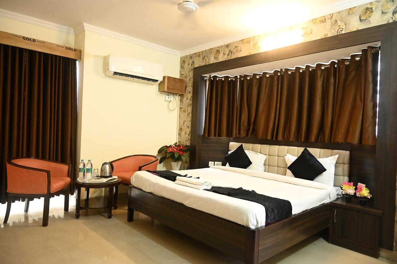Ganga Darshanam Guesthouse At Dashashwamedh Ghat Varanasi Esterno foto