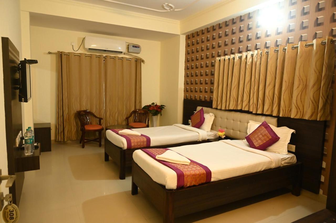 Ganga Darshanam Guesthouse At Dashashwamedh Ghat Varanasi Esterno foto