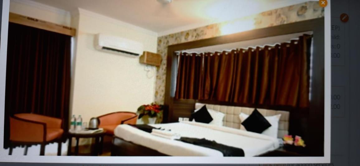 Ganga Darshanam Guesthouse At Dashashwamedh Ghat Varanasi Esterno foto