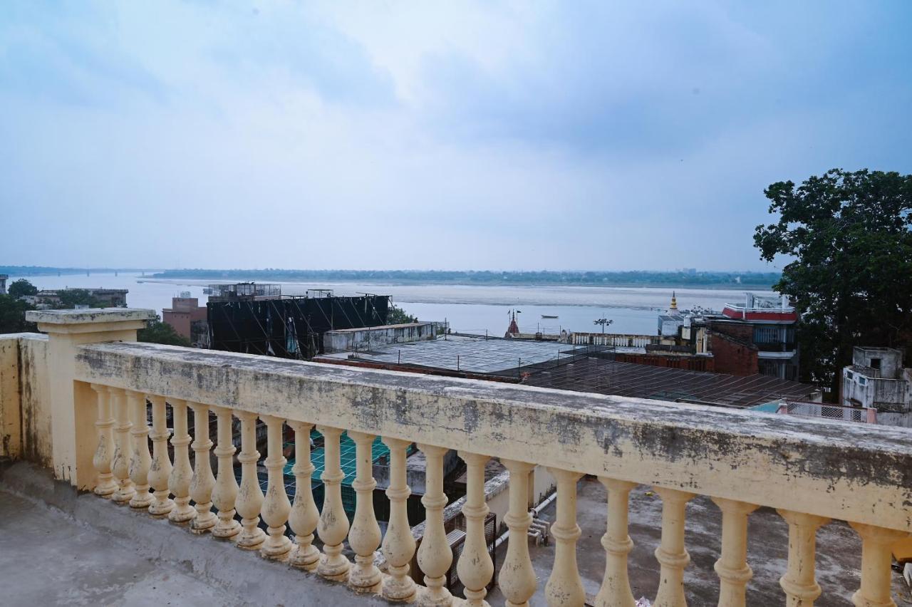 Ganga Darshanam Guesthouse At Dashashwamedh Ghat Varanasi Esterno foto