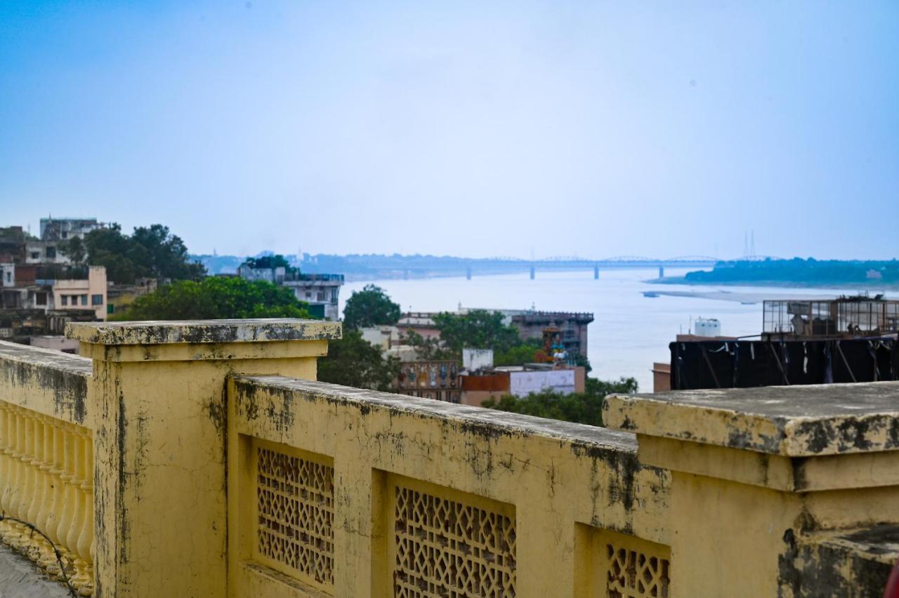 Ganga Darshanam Guesthouse At Dashashwamedh Ghat Varanasi Esterno foto