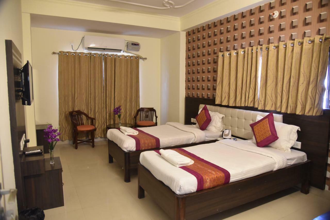 Ganga Darshanam Guesthouse At Dashashwamedh Ghat Varanasi Esterno foto